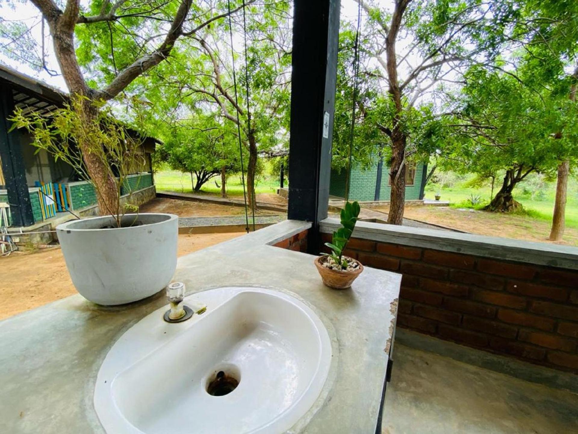 Yala Ying Yang Hostel & Camping Exterior foto