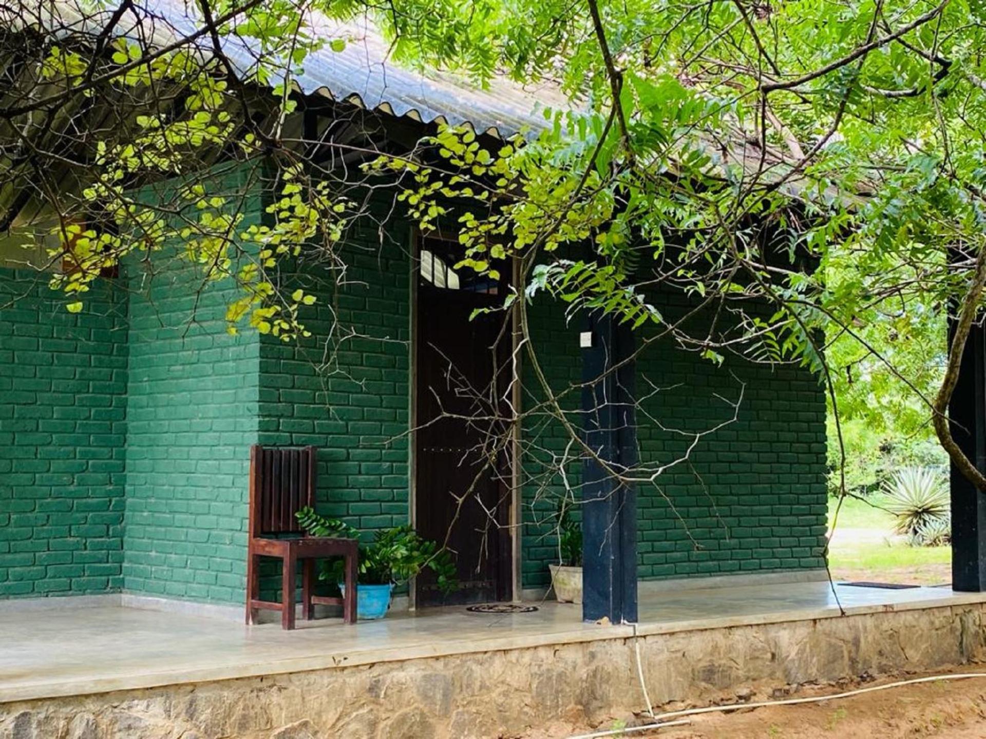 Yala Ying Yang Hostel & Camping Exterior foto